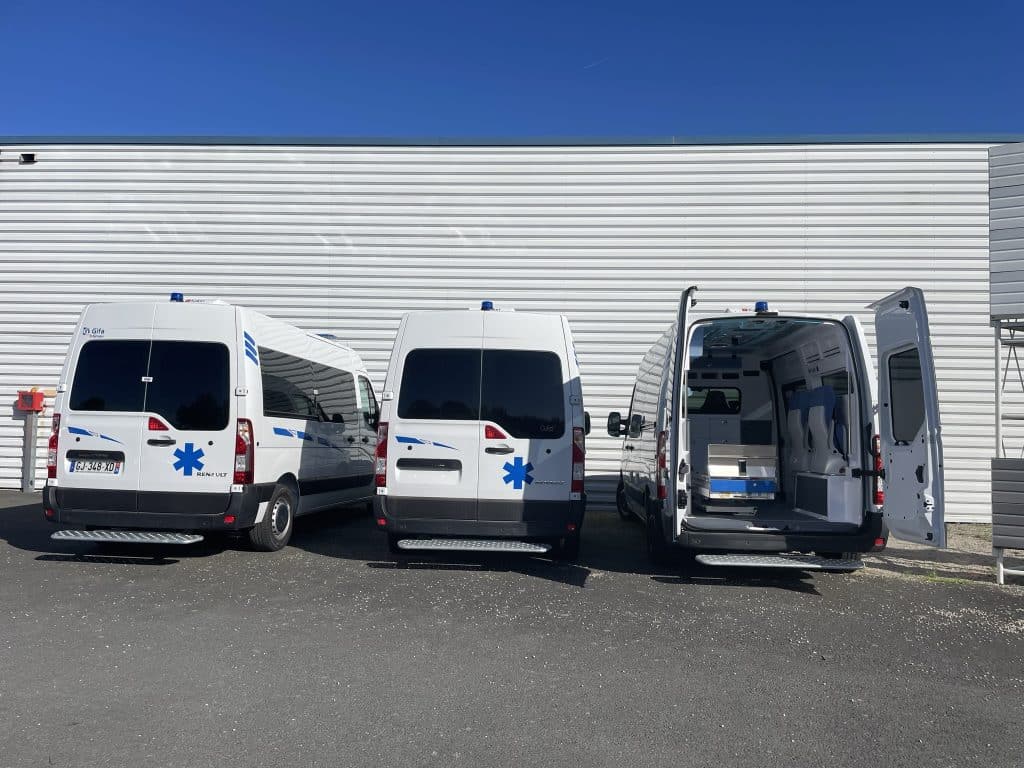 AMBULANCES TYPES B PRETES A LA LIVRAISON