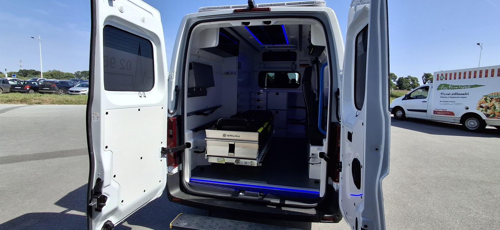 Vu extérieur d'un Renault Master optimum pour les ambulances Hémonic